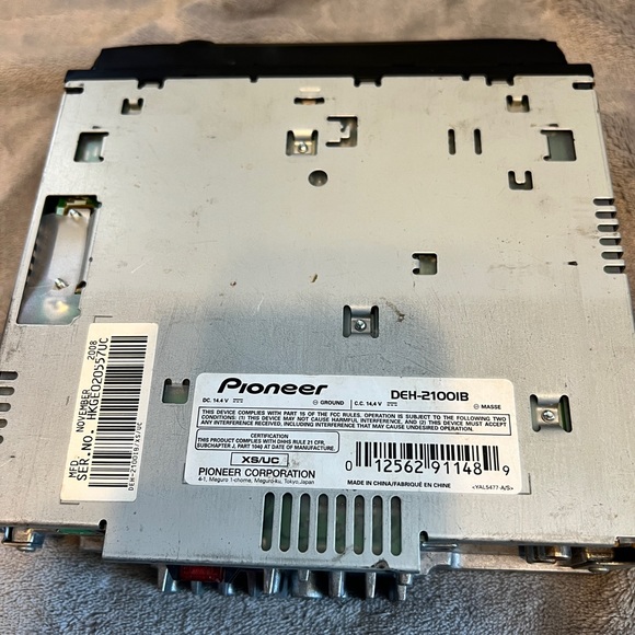 Pioneer DEH-2100IB Car Stereo CD/WMA/MP3/AM/FM Radio With Detachable Faceplate - Picture 3 of 6